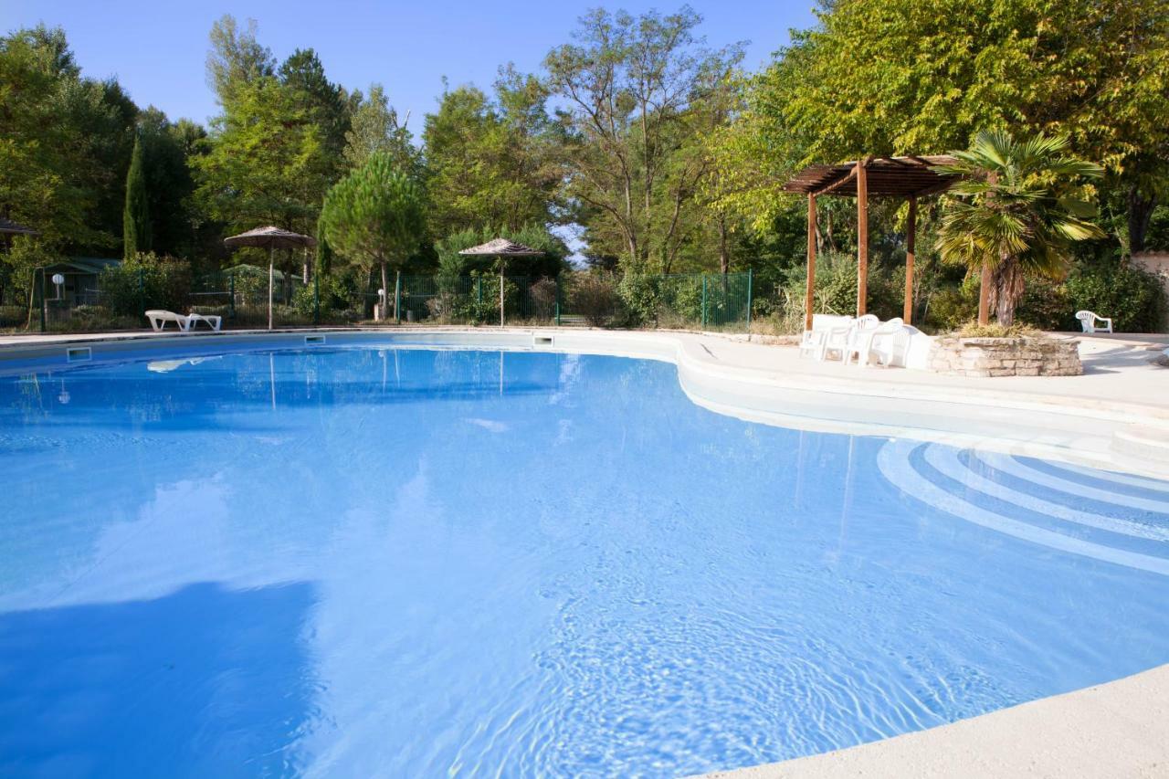 Готель Camping L'Eau Vive Dauphin Екстер'єр фото