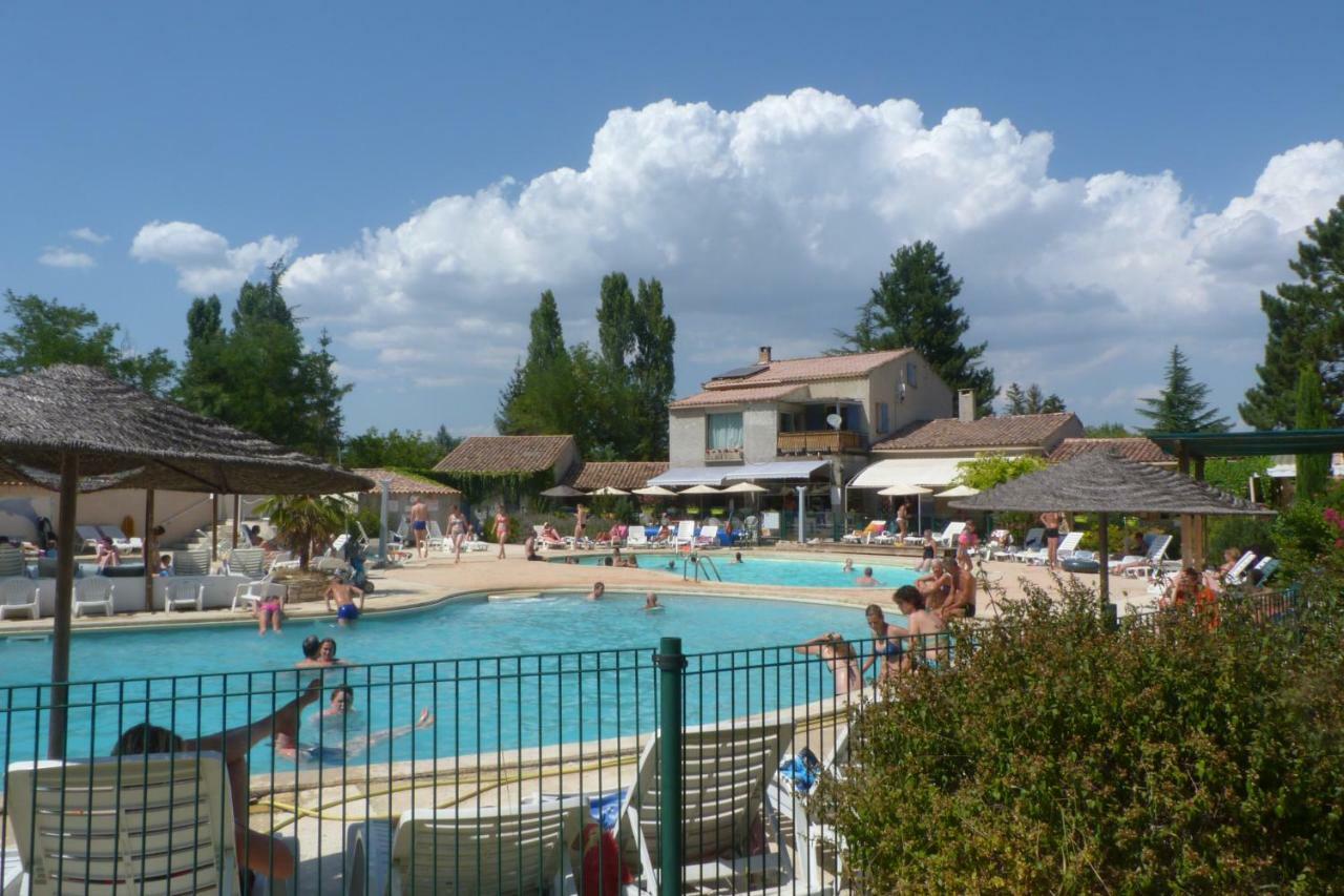 Готель Camping L'Eau Vive Dauphin Екстер'єр фото